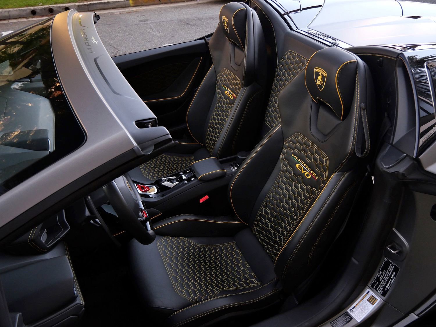 Used 2023 Lamborghini Huracan EVO image 6