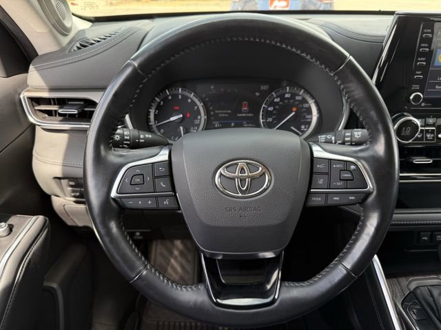 Used 2021 Toyota Highlander Limited image 15