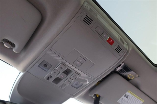 New 2025 Volkswagen Taos SE image 18