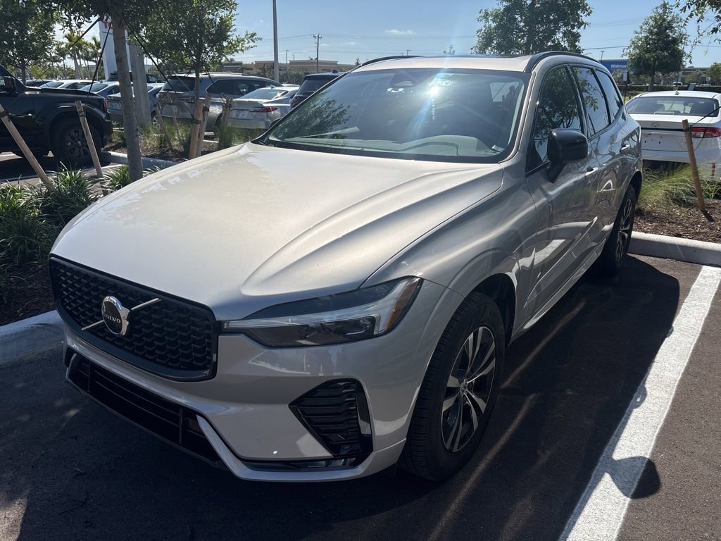 Used 2024 Volvo XC60 B5 Core image 3