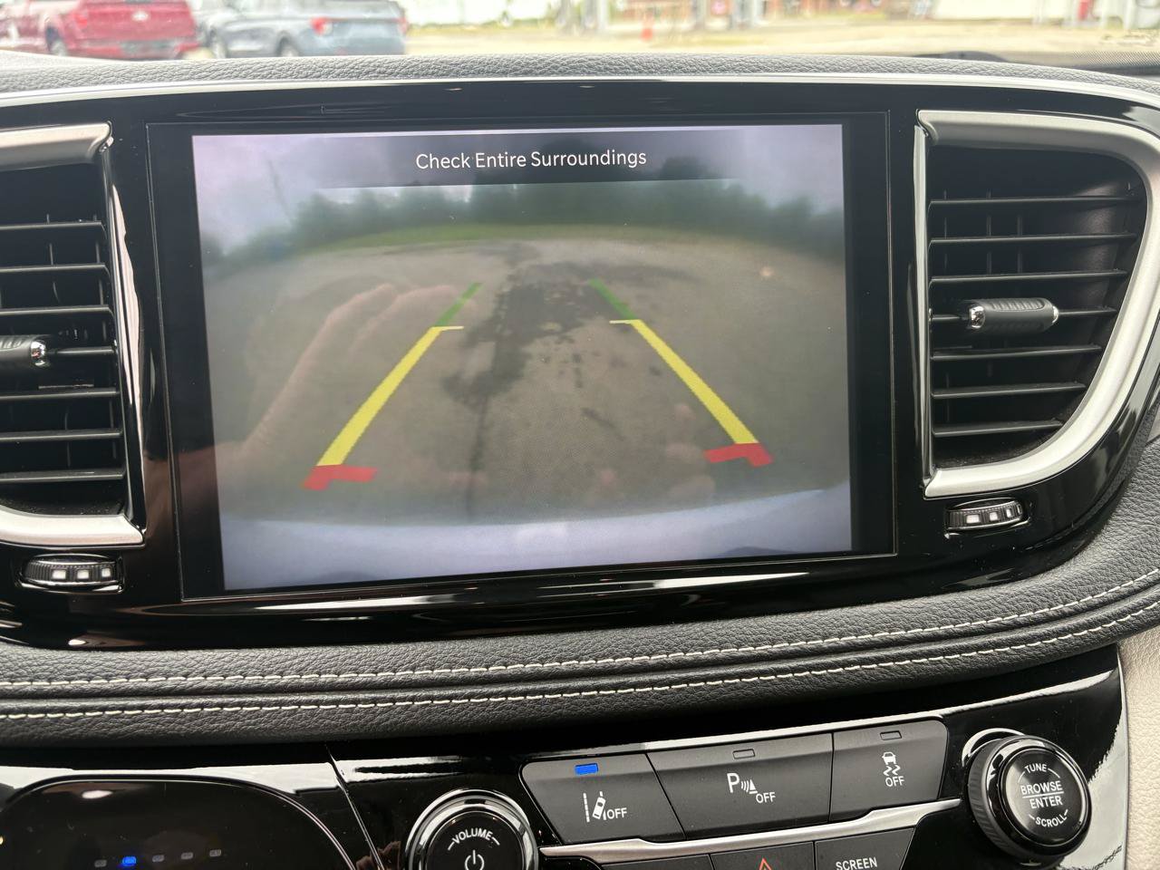 Used 2024 Chrysler Pacifica Limited FWD image 27