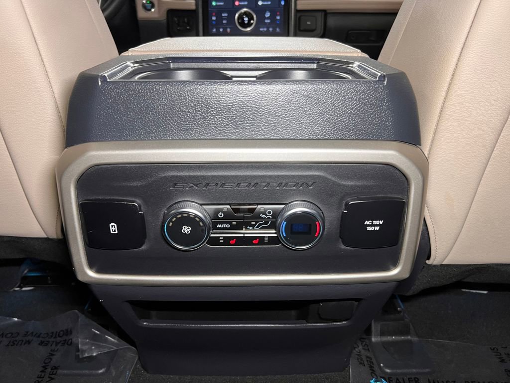 Used 2024 Ford Expedition Limited AWD/4WD image 23