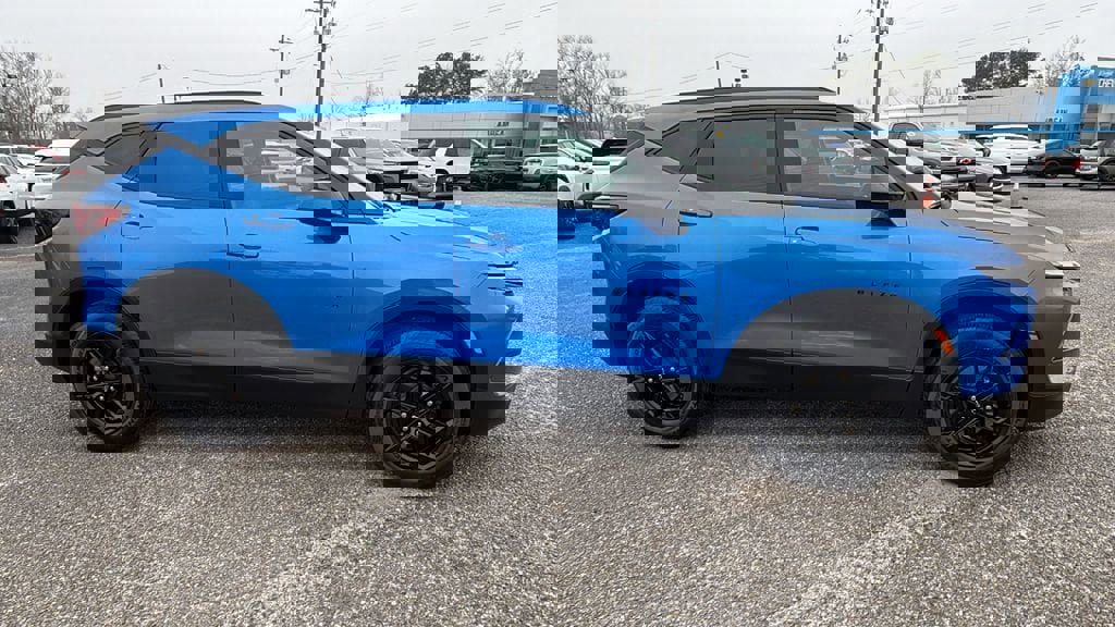 Certified 2025 Chevrolet Blazer LT w/ Midnight/Sport Edition image 4