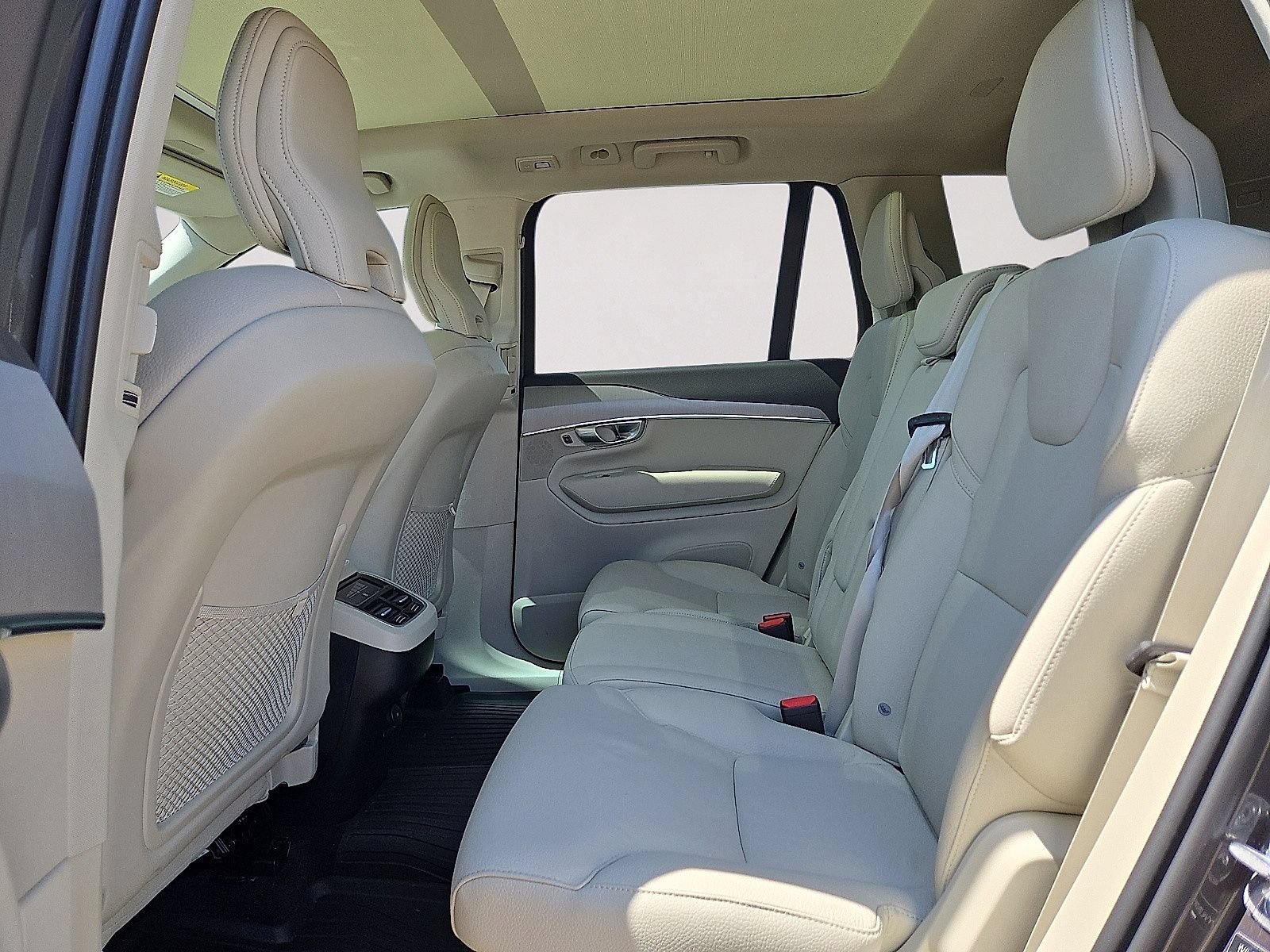 Used 2024 Volvo XC90 B5 Core w/ Protection Package Premier AWD/4WD image 16