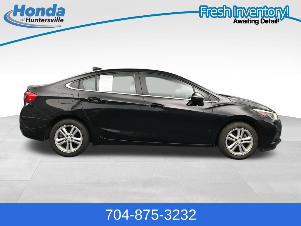 Used 2017 Chevrolet Cruze LT w/ Convenience Package FWD image 9