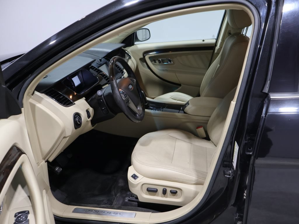 Used 2015 Ford Taurus Limited w/ Equipment Group 301A AWD/4WD image 9