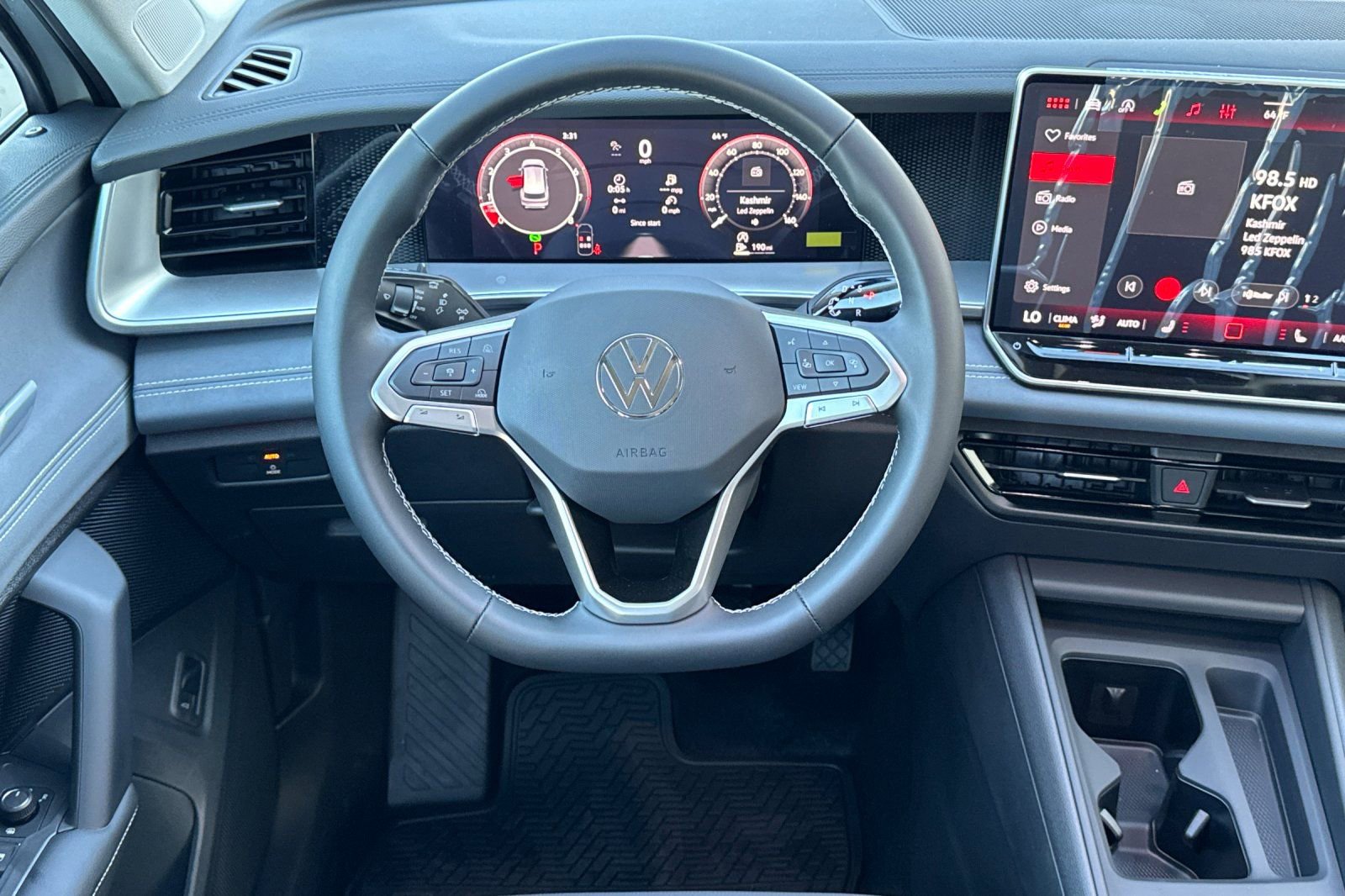 New 2026 Volkswagen Tiguan SE FWD image 14