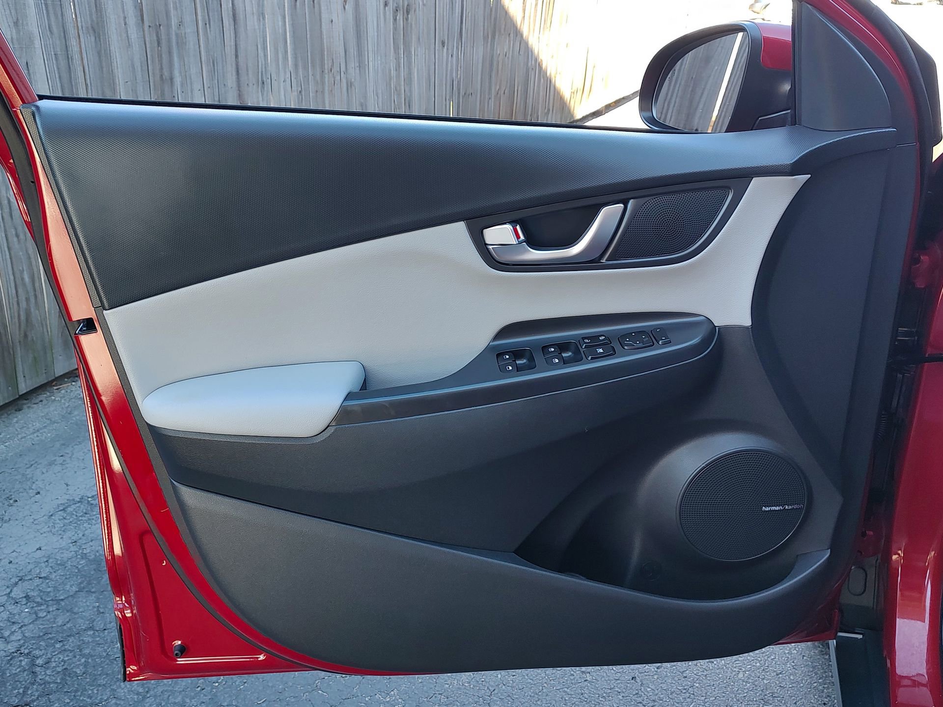 Used 2022 Hyundai Kona Limited image 32