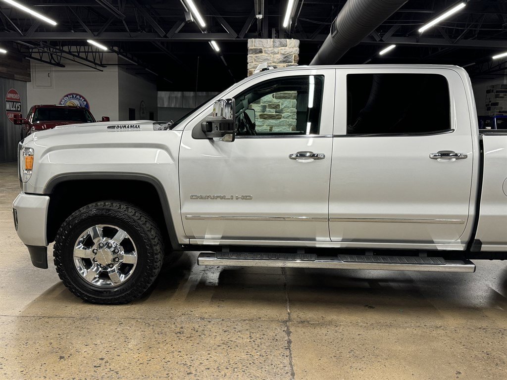 Used 2017 GMC Sierra 3500 Denali w/ Duramax Plus Package AWD/4WD image 5