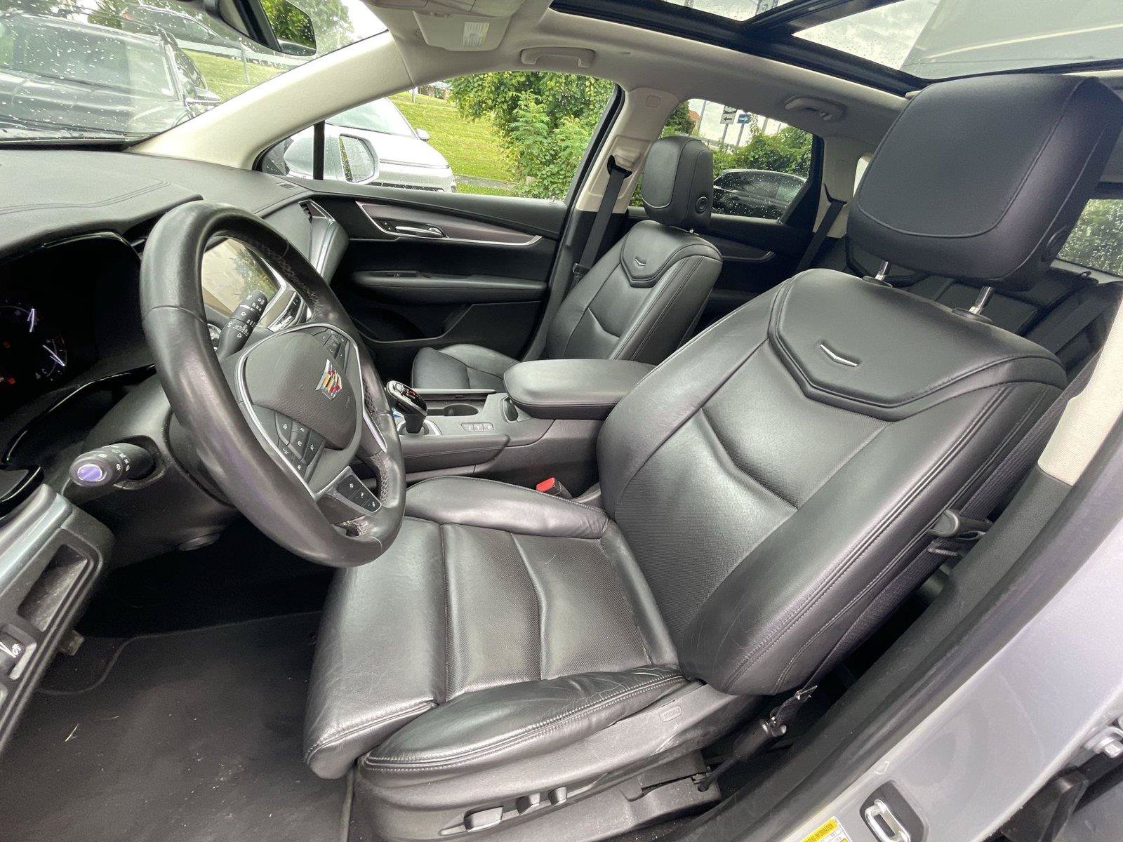 Used 2017 Cadillac XT5 Luxury w/ Driver Awareness Package AWD/4WD image 14