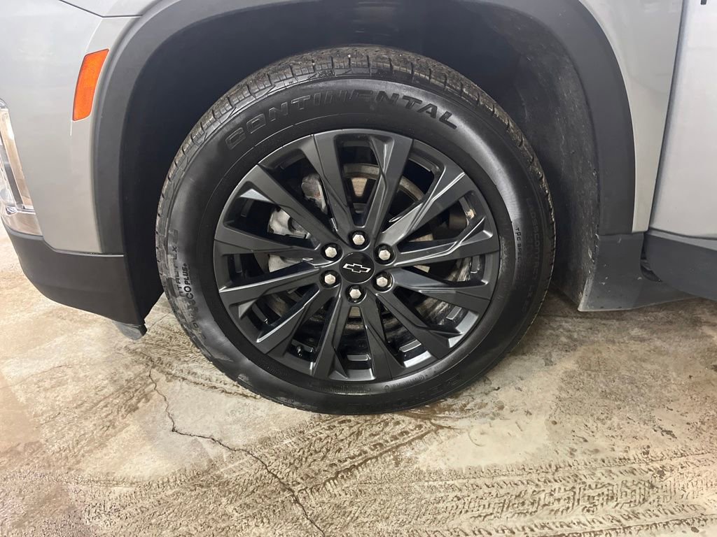 Used 2023 Chevrolet Traverse RS image 25