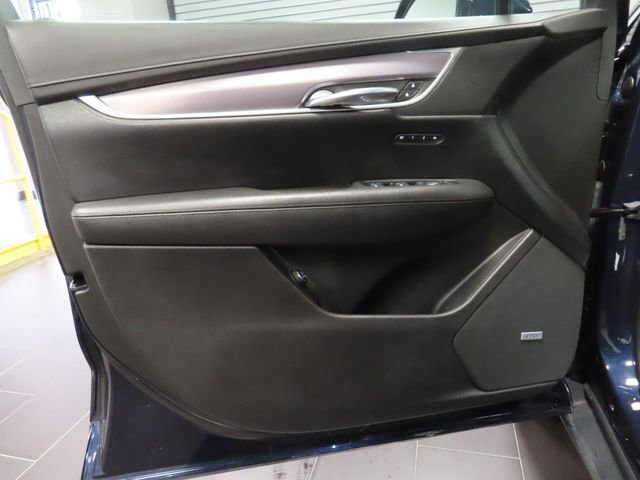 Used 2017 Cadillac XT5 Luxury w/ Driver Awareness Package image 9