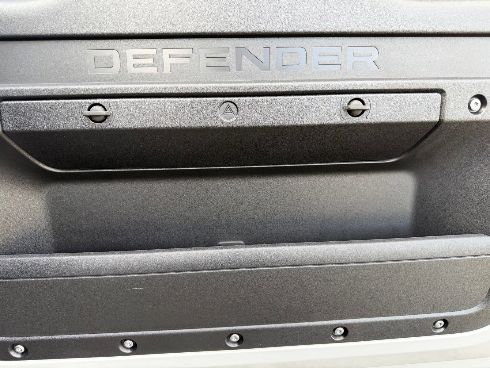 New 2026 Land Rover Defender 110 X-Dynamic SE AWD/4WD image 32