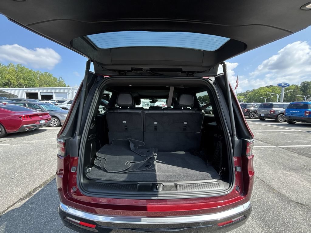 Used 2022 Jeep Wagoneer Series II w/ Convenience Group I AWD/4WD image 22