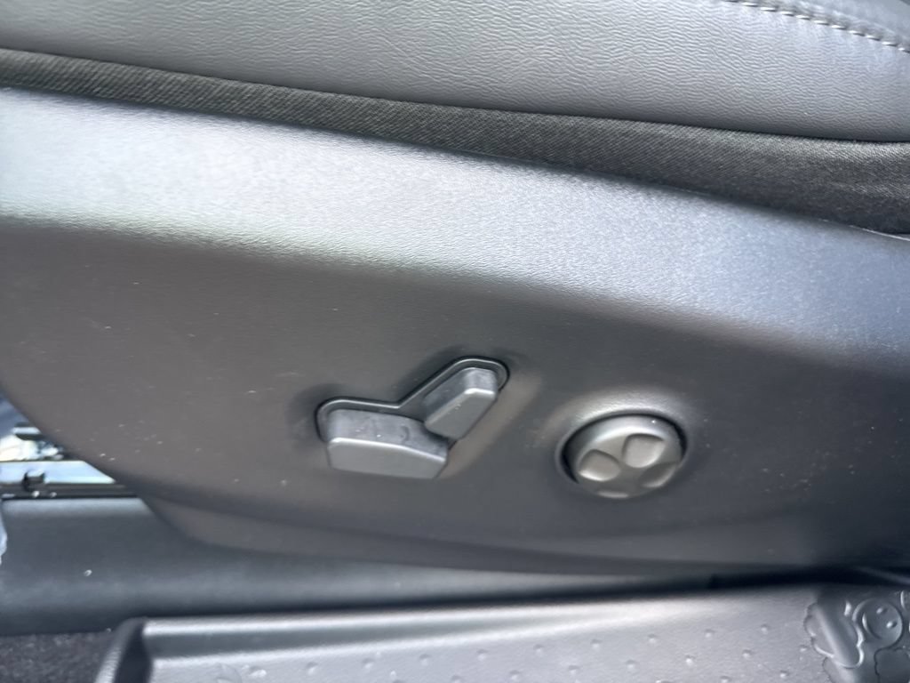 New 2026 Chrysler Pacifica Select AWD/4WD image 8