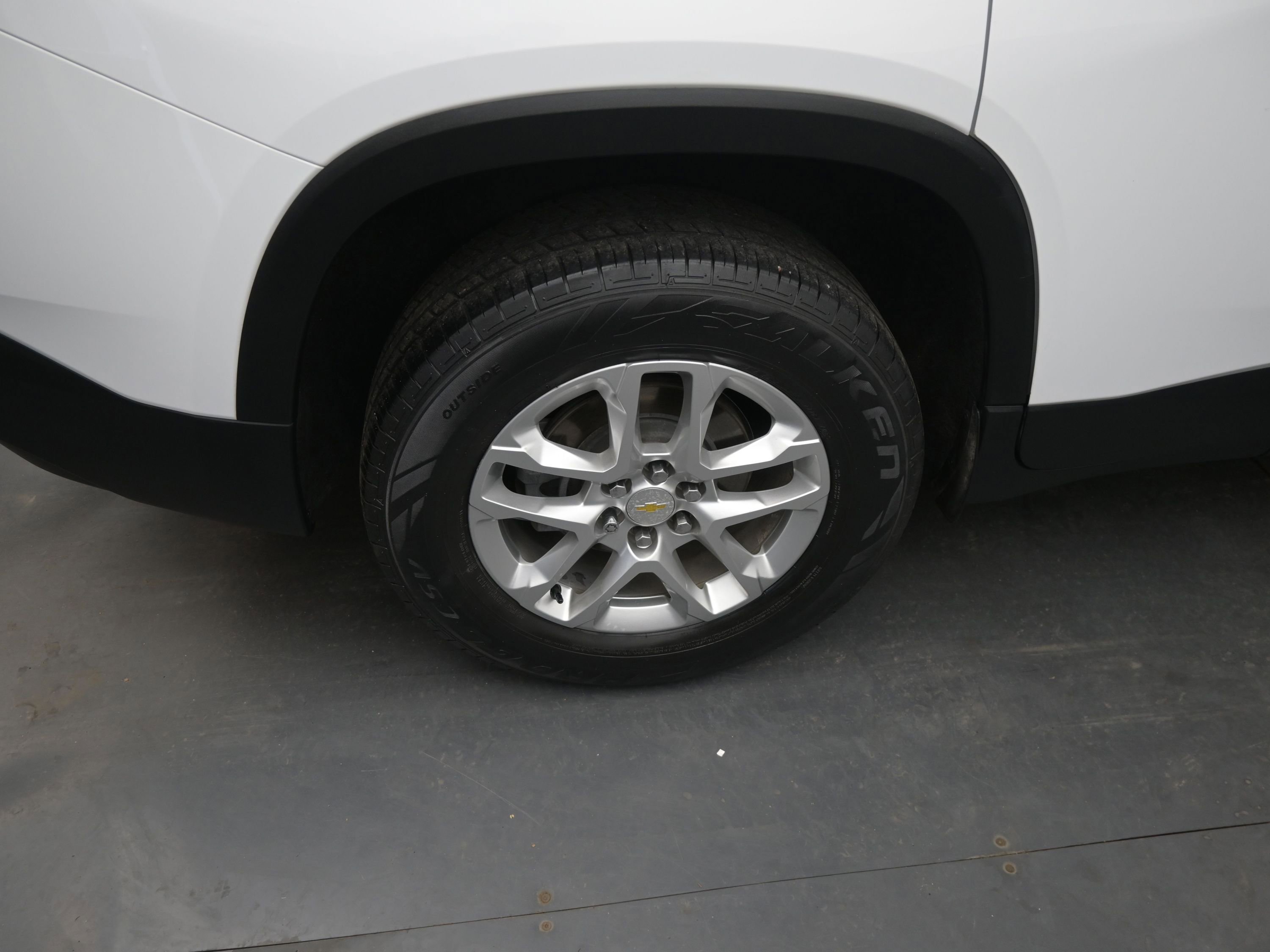 Used 2021 Chevrolet Traverse LT image 9