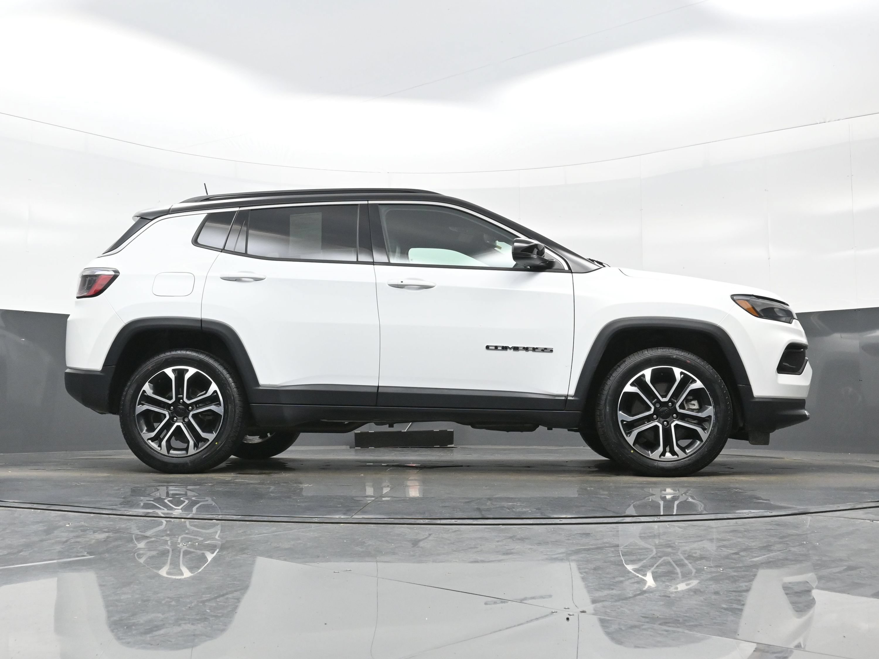 Used 2023 Jeep Compass Limited AWD/4WD image 32