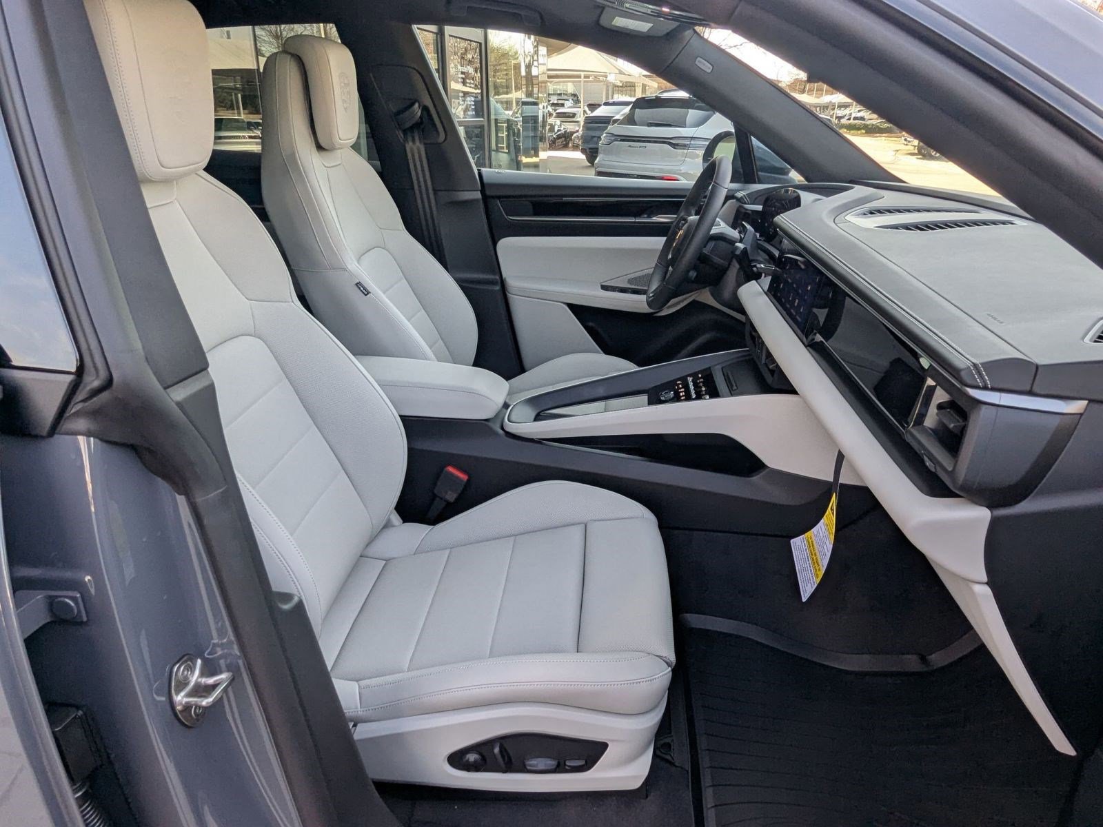 New 2026 Porsche Macan Electric RWD image 24