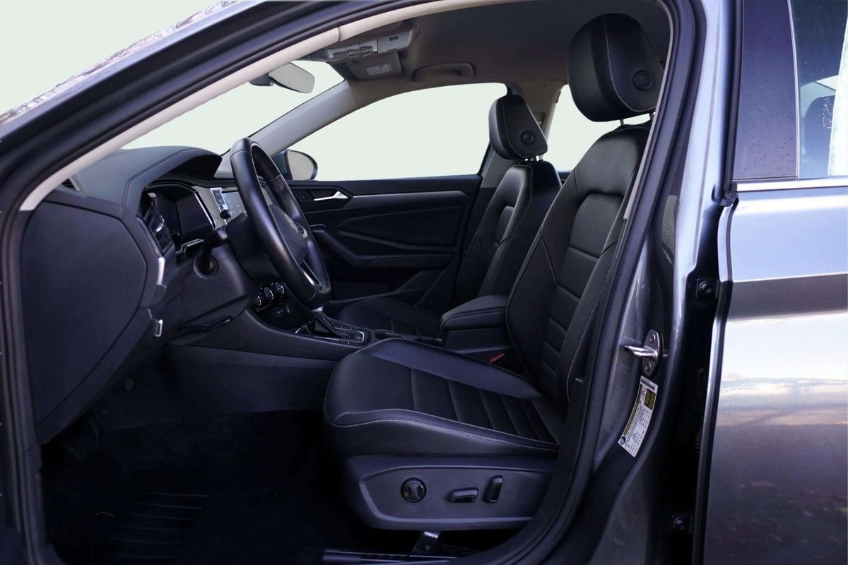 Used 2024 Volkswagen Jetta SE image 18