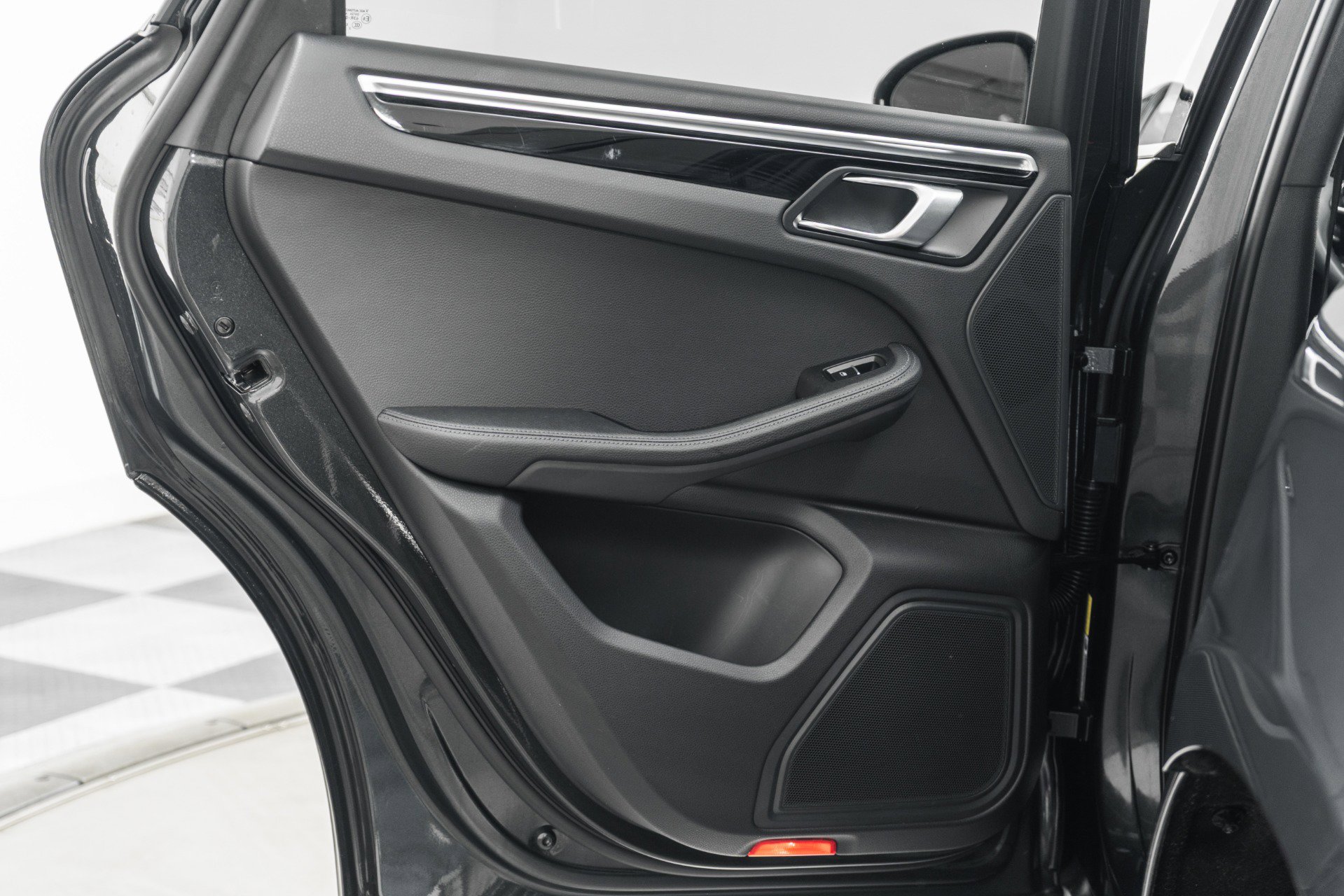 Used 2023 Porsche Macan image 32