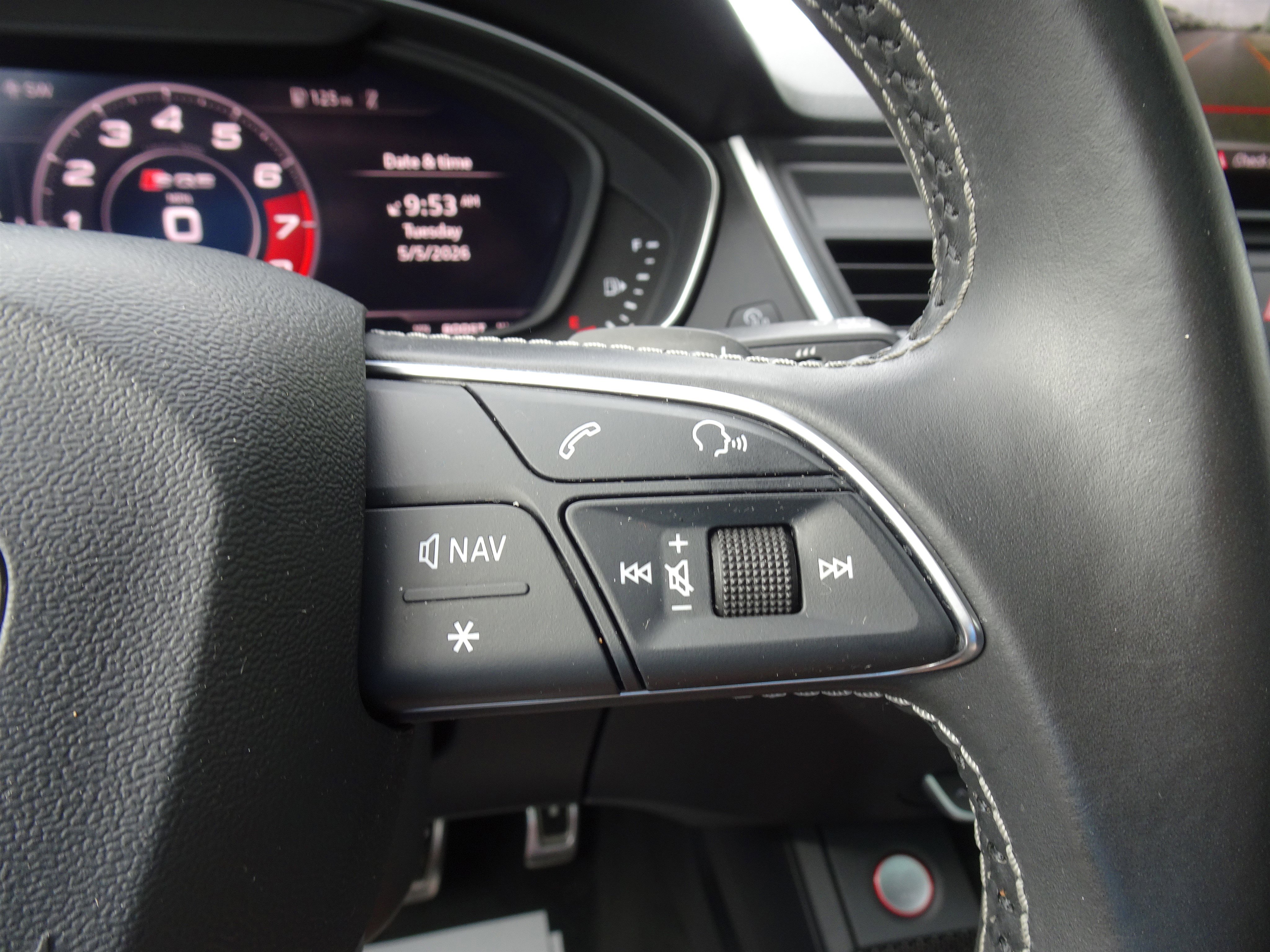 Used 2018 Audi SQ5 Prestige AWD/4WD image 25