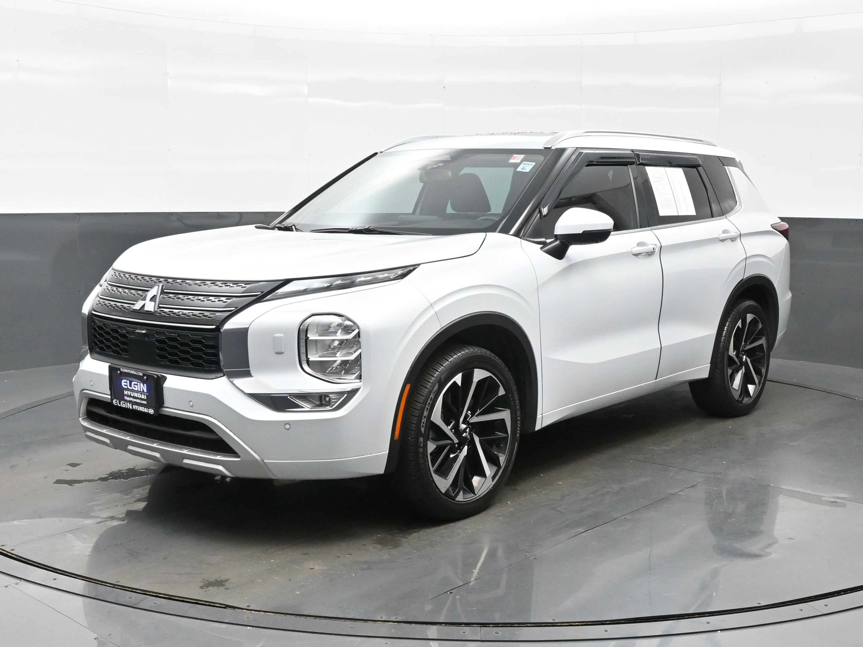 Used 2023 Mitsubishi Outlander SEL Black Edition image 2