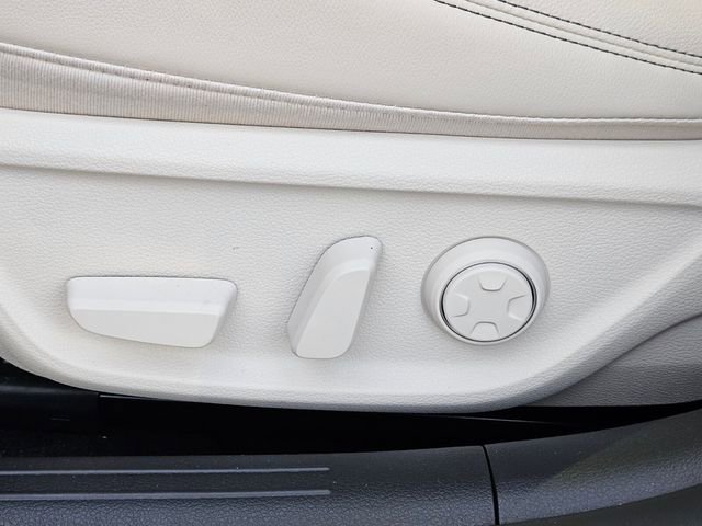 Used 2026 Genesis G70 2.5T image 11