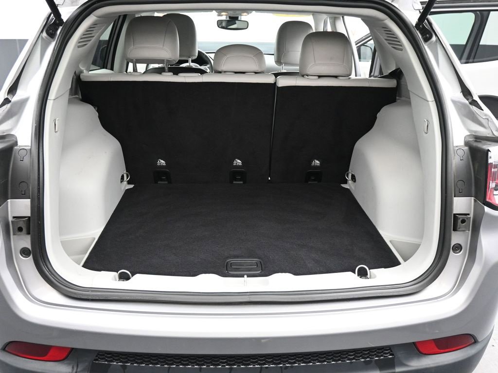 Used 2019 Jeep Compass Latitude w/ Popular Equipment Group image 16