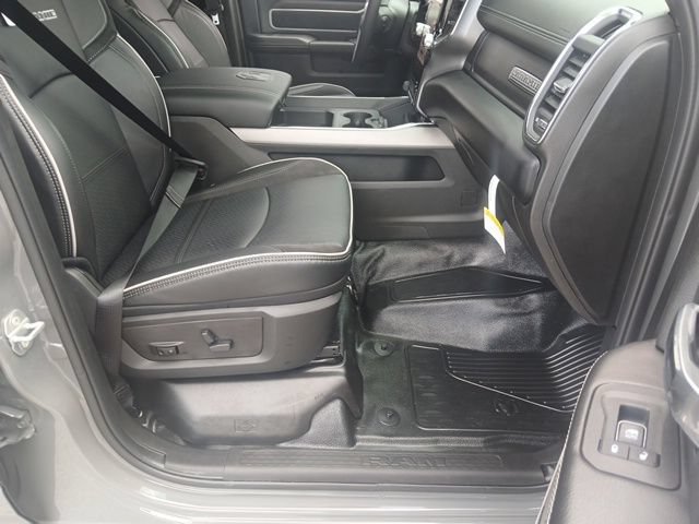 New 2026 RAM 4500 4x4 Crew Cab DRW w/ Laramie Trim Package image 27