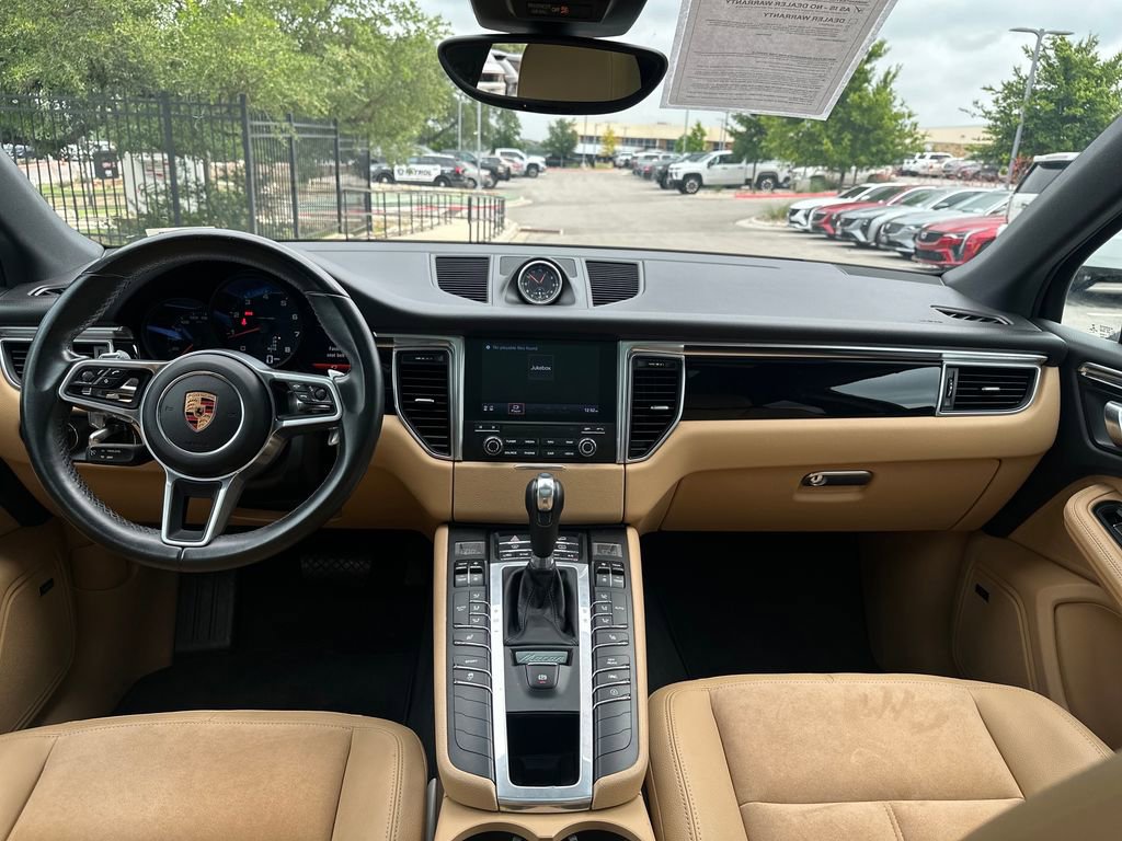 Used 2018 Porsche Macan AWD/4WD image 32