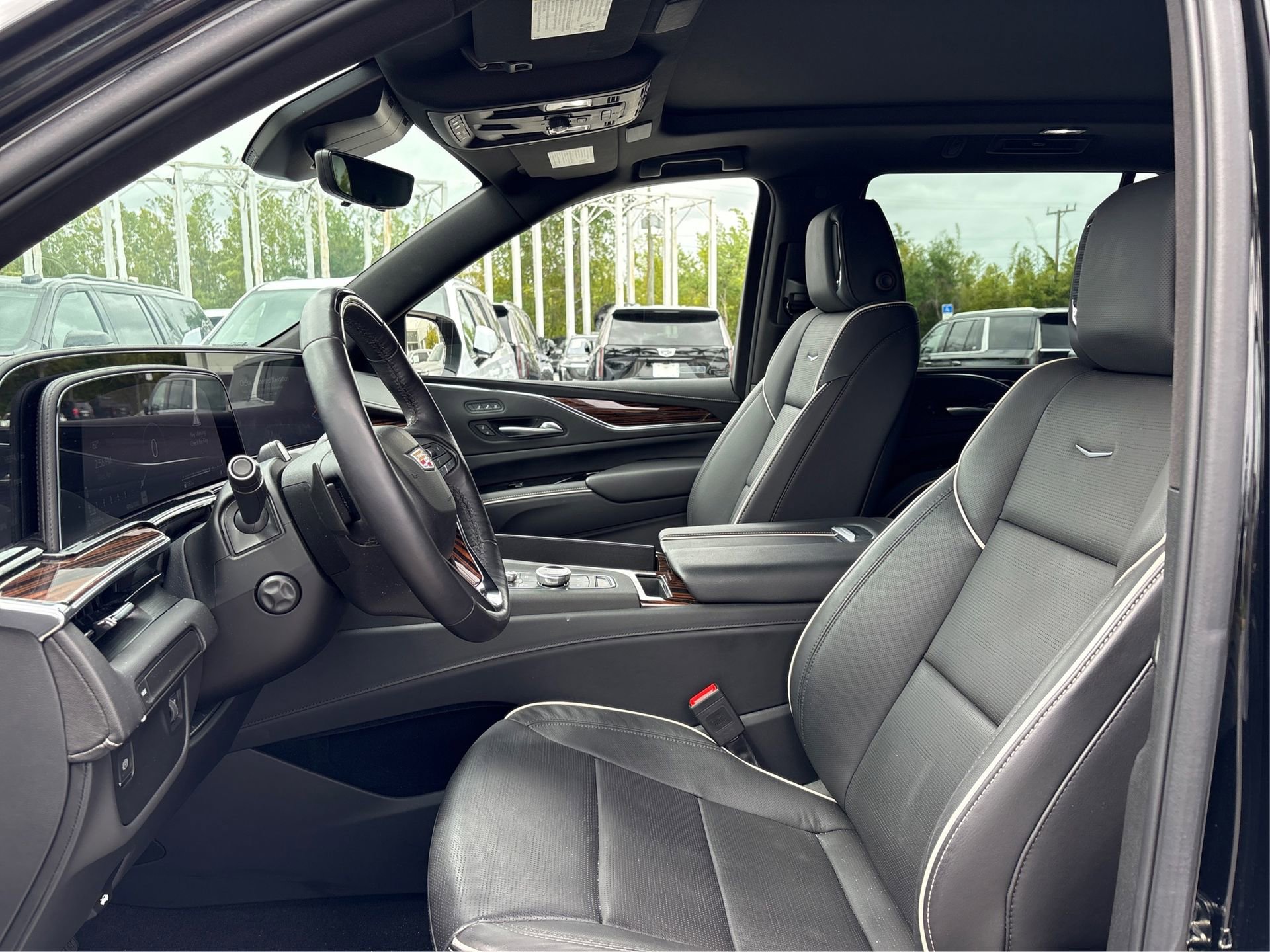 Used 2023 Cadillac Escalade Premium Luxury image 9