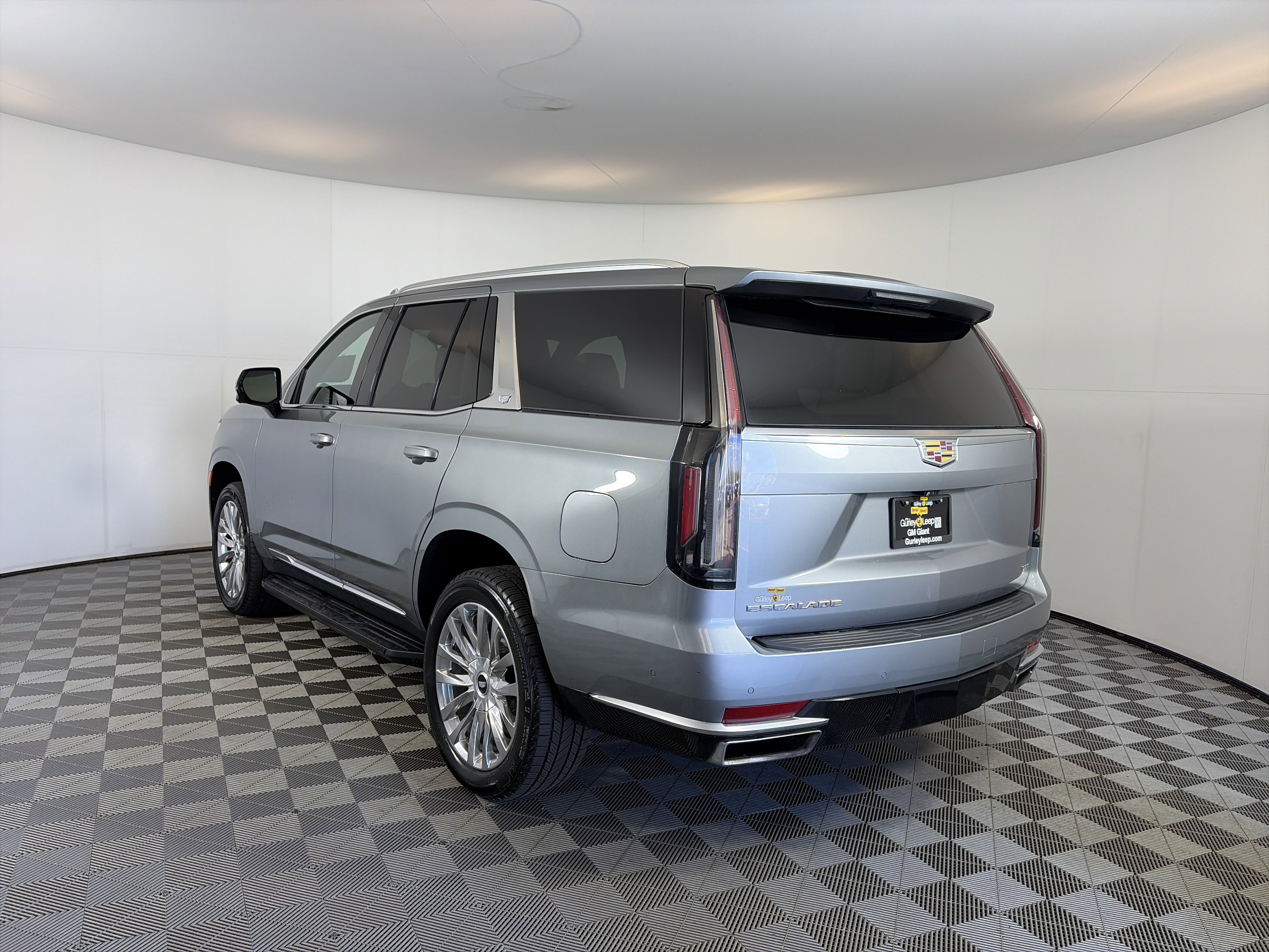 Used 2023 Cadillac Escalade Premium Luxury AWD/4WD image 4