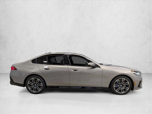 Used 2026 BMW 550e xDrive w/ Executive Package AWD/4WD image 4
