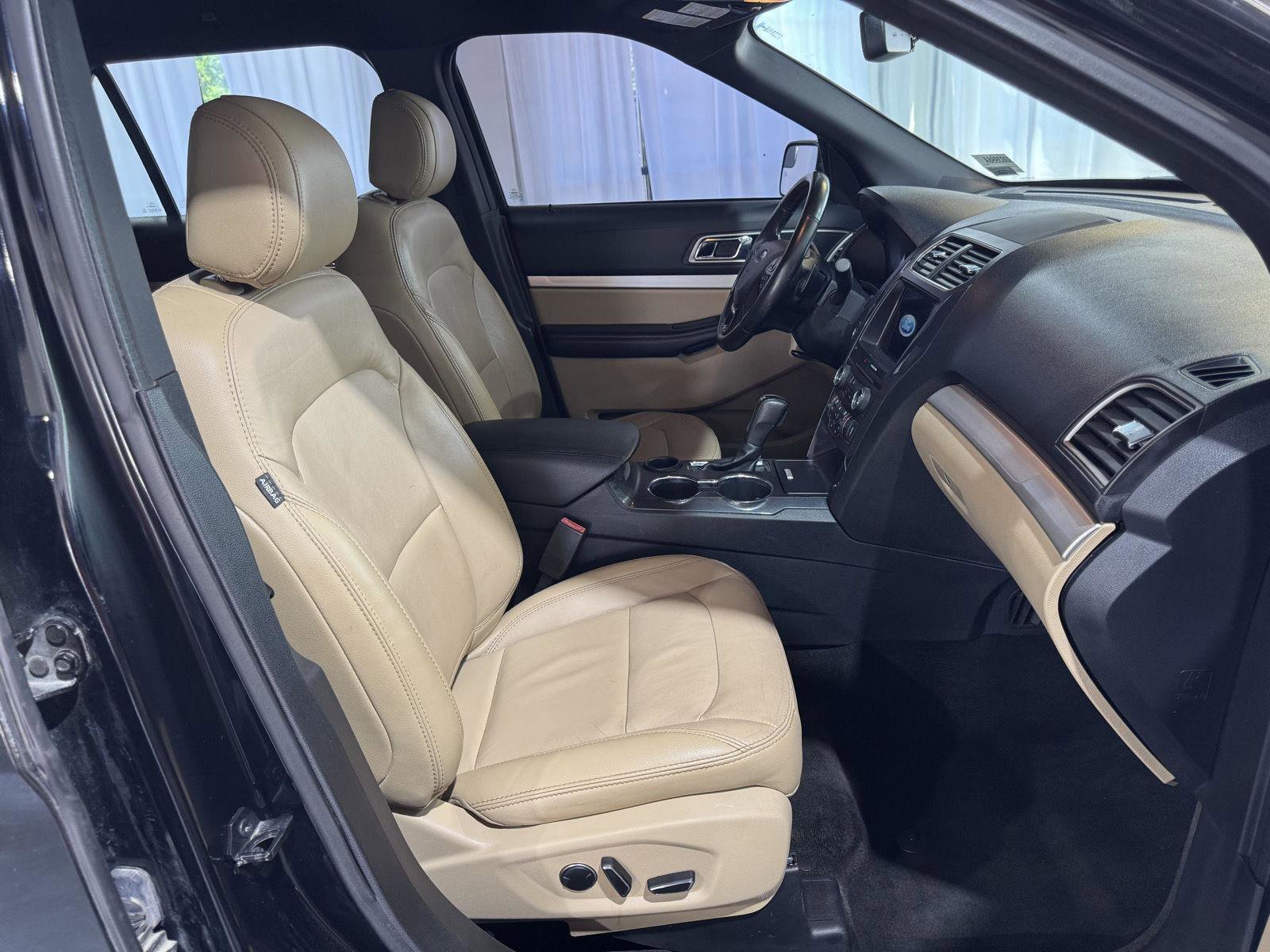 Certified 2017 Ford Explorer XLT w/ Equipment Group 202A FWD image 23