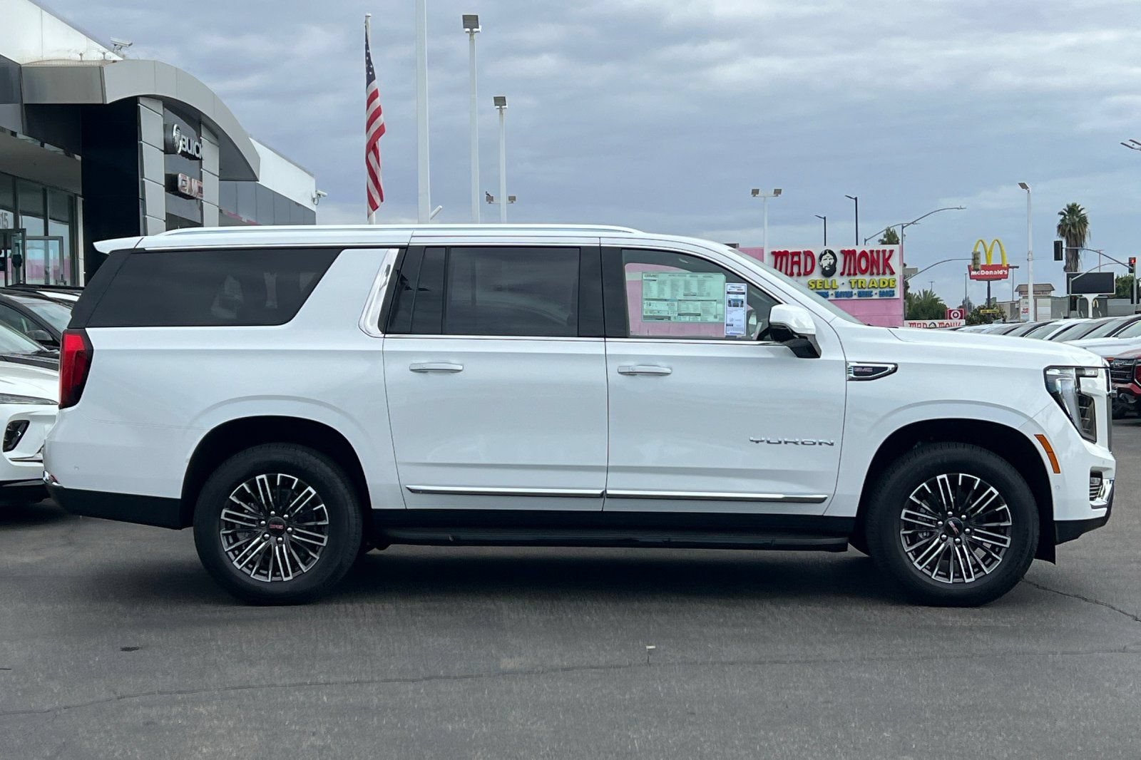 New 2026 GMC Yukon XL Elevation AWD/4WD image 3