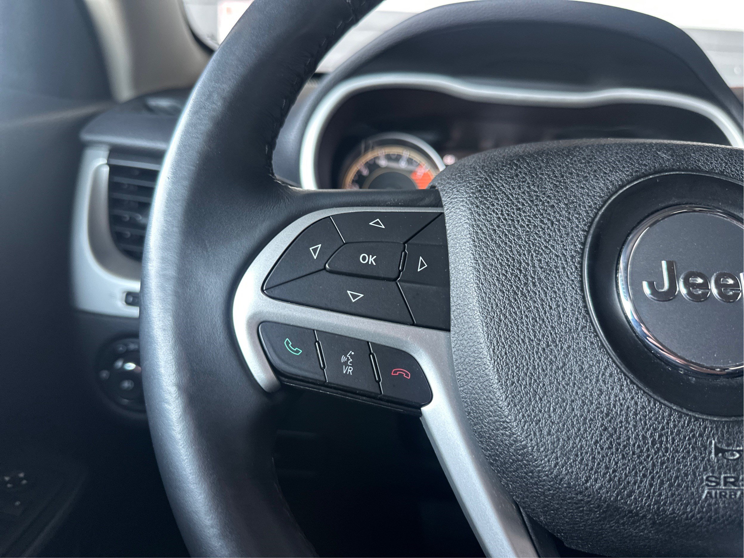 Used 2017 Jeep Cherokee Trailhawk AWD/4WD image 30