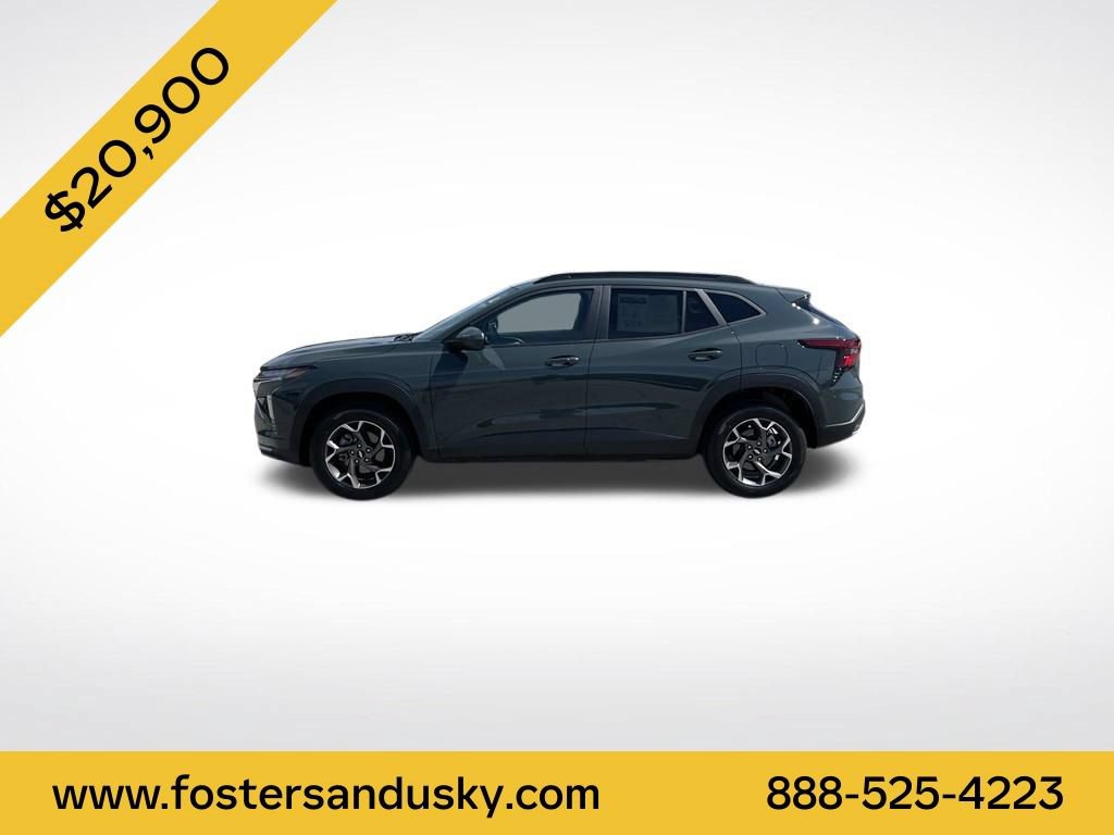 Used 2025 Chevrolet Trax LT w/ Driver Confidence Package FWD image 2