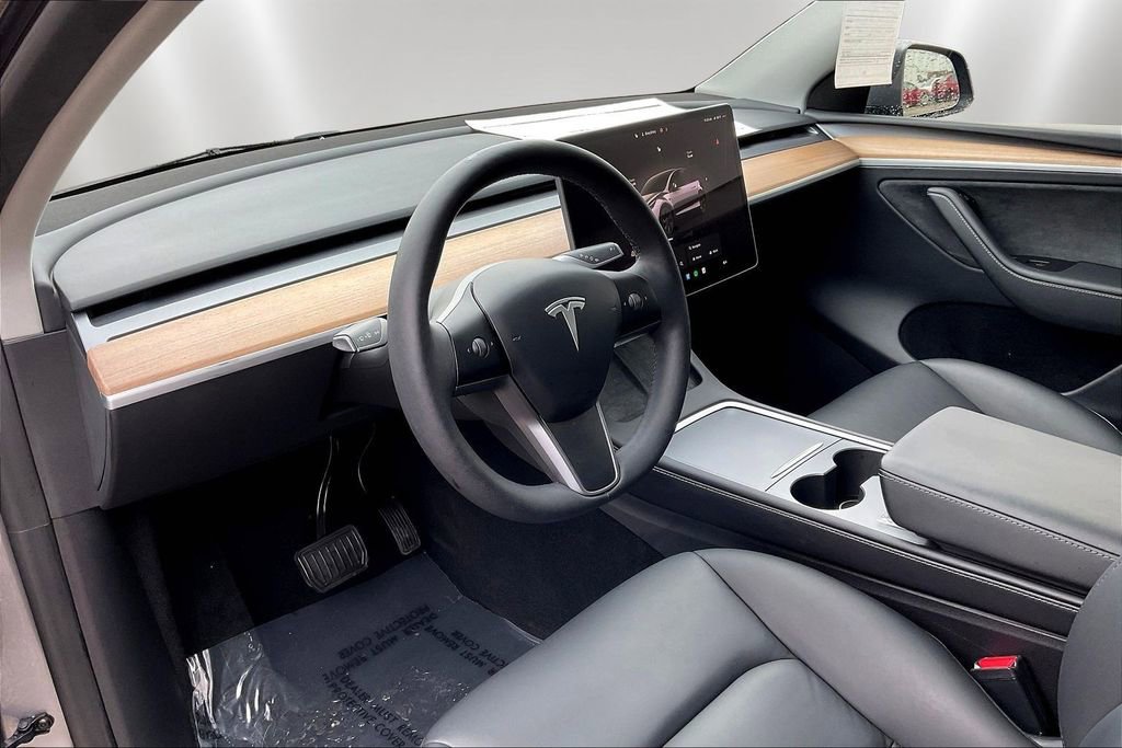 Used 2024 Tesla Model Y Long Range image 16