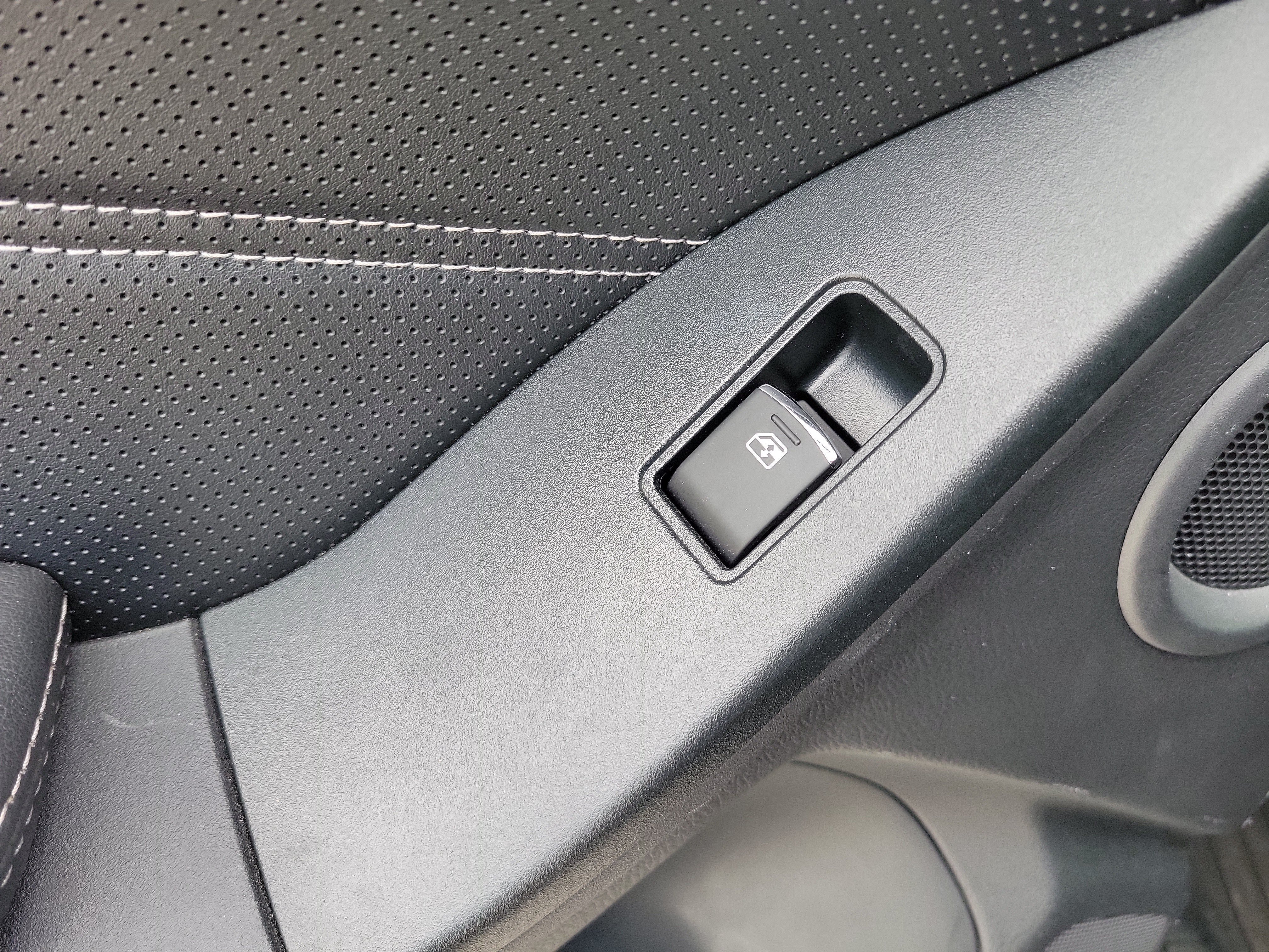 Used 2018 Subaru Forester 2.5i Touring AWD/4WD image 12