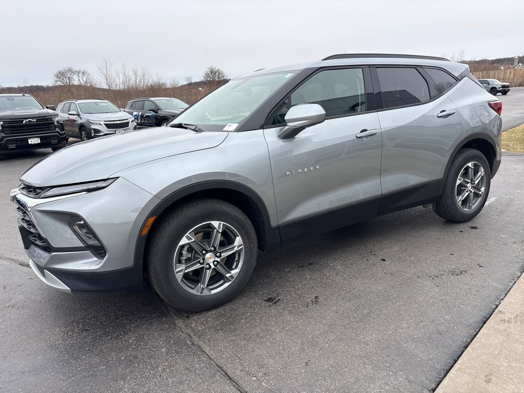 Certified 2025 Chevrolet Blazer LT w/ Convenience Package image 3