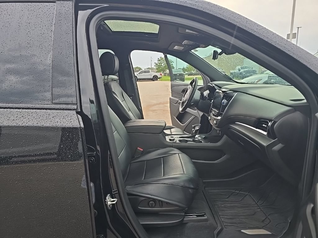 Used 2023 Chevrolet Traverse RS w/ LPO, Floor Liner Package AWD/4WD image 18