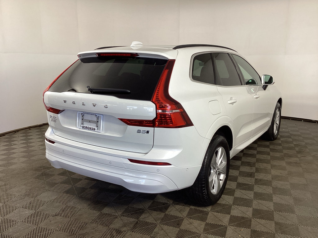 Used 2022 Volvo XC60 B5 Momentum AWD/4WD image 2