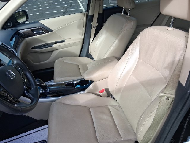 Used 2017 Honda Accord Touring image 13