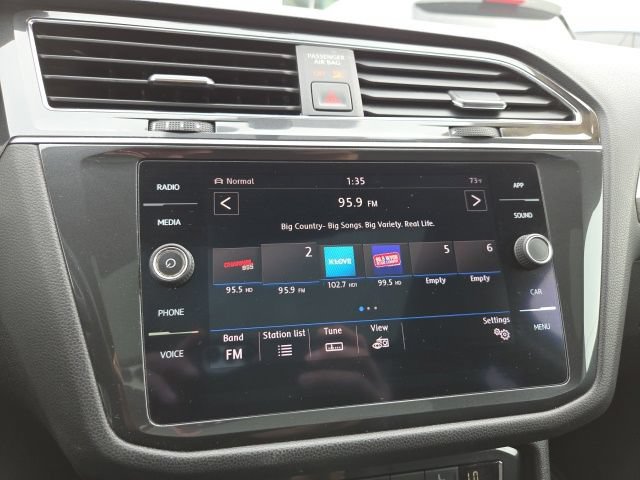 Used 2019 Volkswagen Tiguan SE w/ Panoramic Sunroof Package AWD/4WD image 14