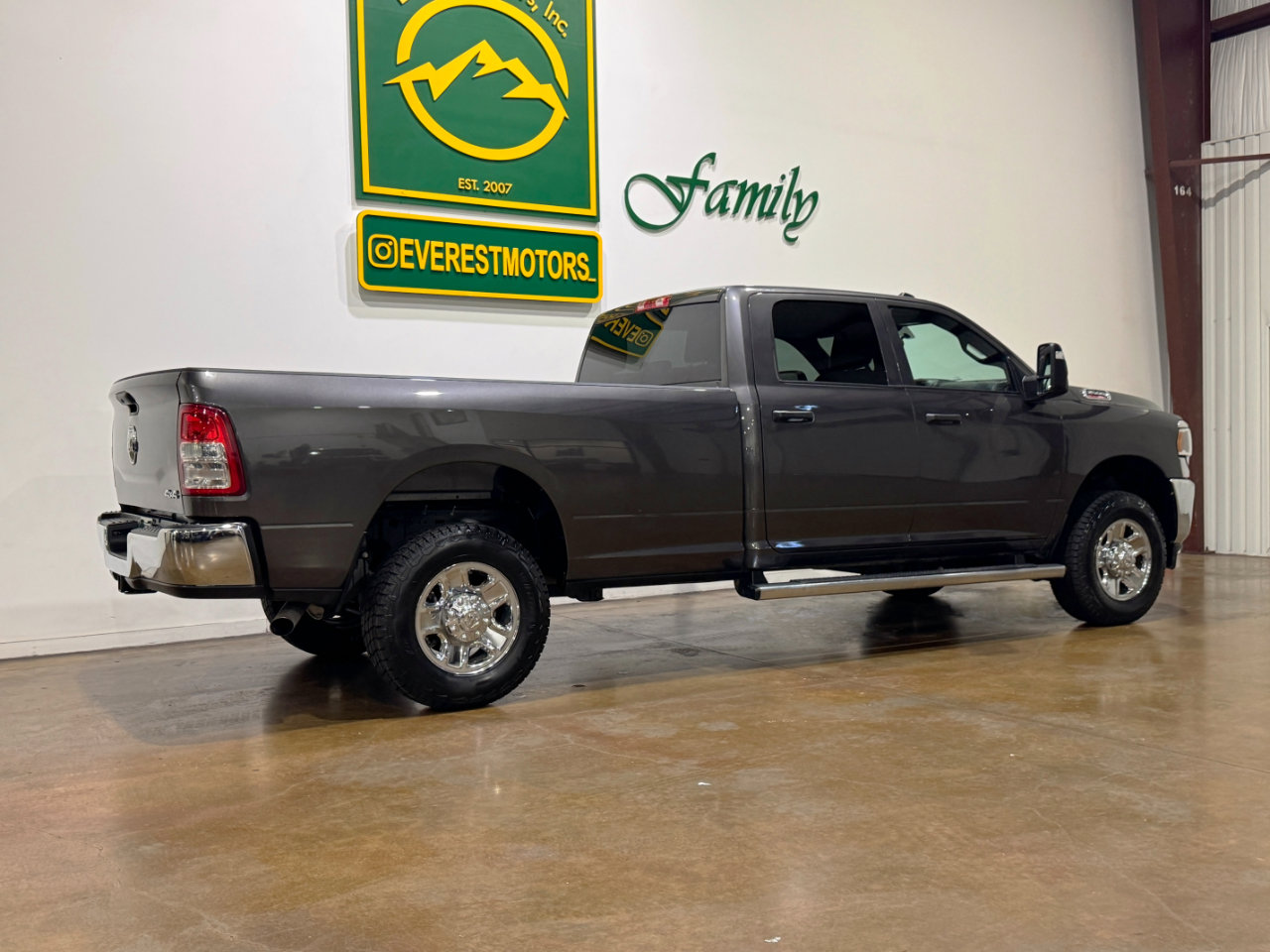 Used 2024 RAM 2500 Tradesman w/ Chrome Appearance Group image 8