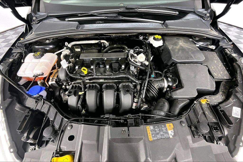 Used 2018 Ford Focus Titanium w/ Titanium Technology Package FWD image 9