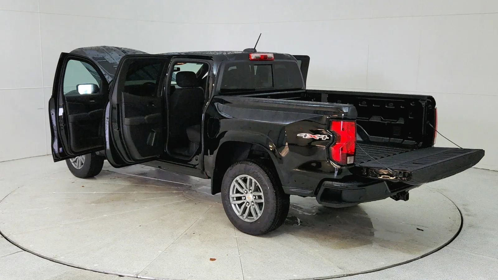 Used 2024 Chevrolet Colorado LT w/ LT Convenience Package image 11