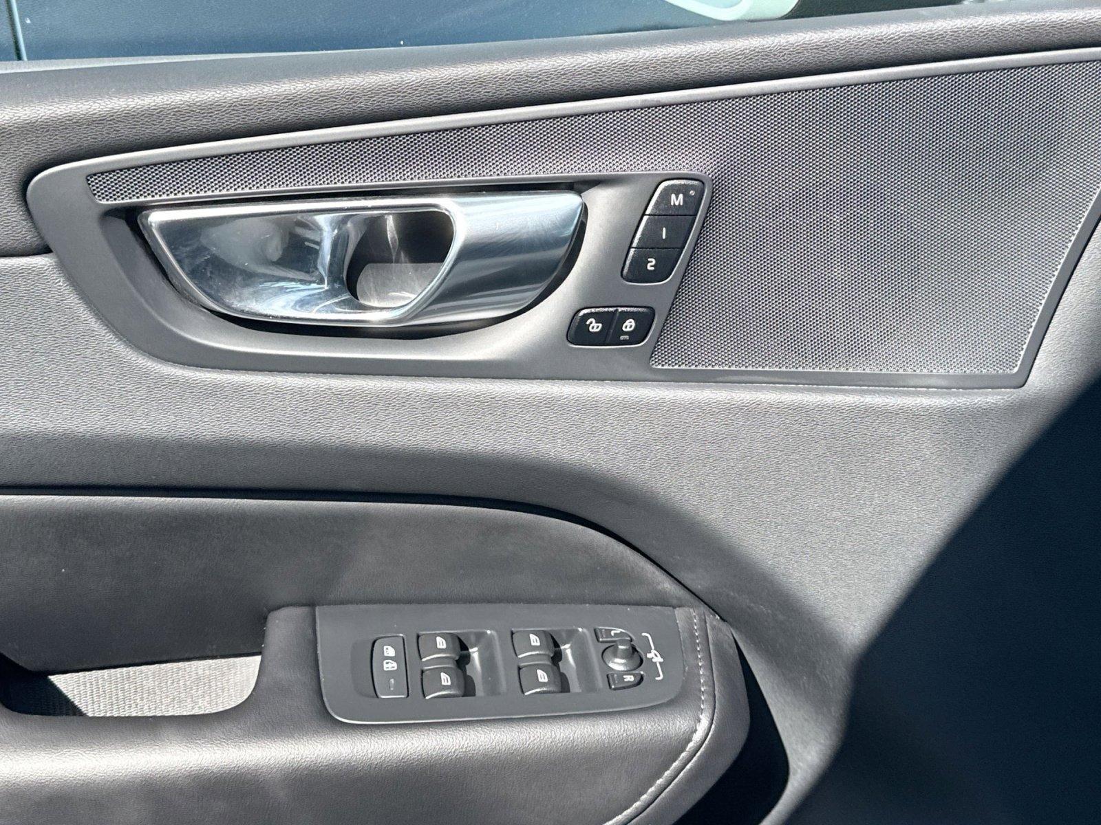 Certified 2023 Volvo XC60 B5 Plus AWD/4WD image 15