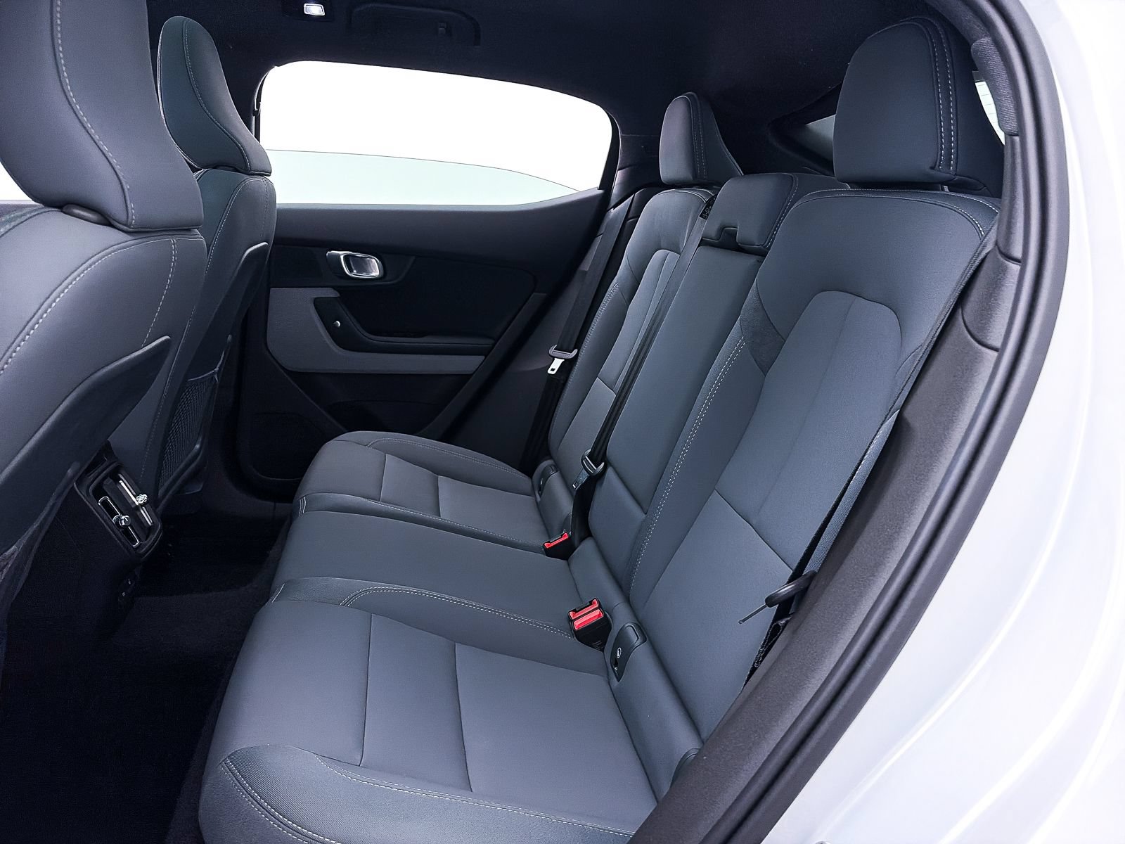 Used 2022 Polestar Polestar 2 w/ Plus Package AWD/4WD image 39