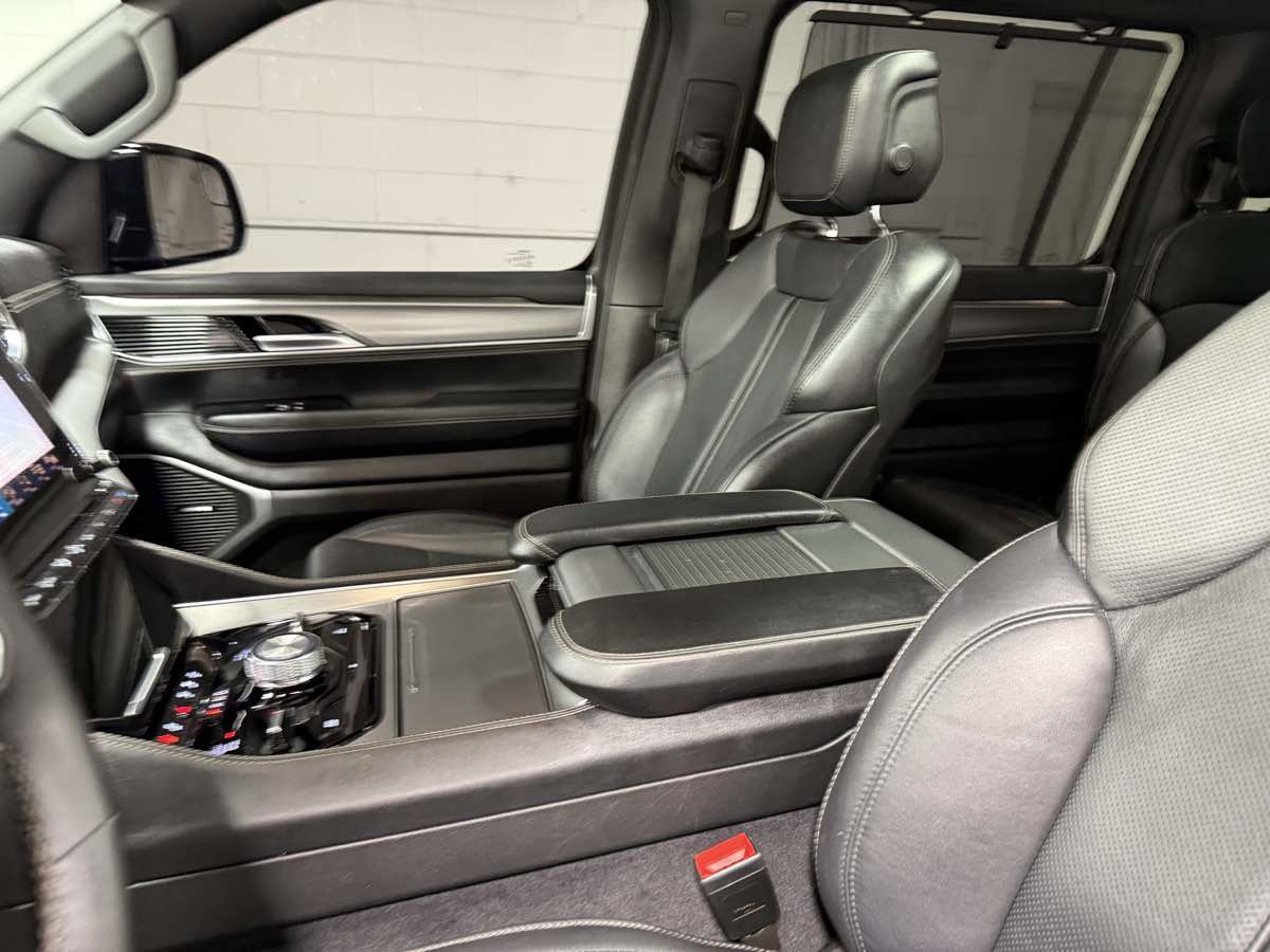 Used 2024 Jeep Wagoneer Series II w/ Convenience Group I image 15